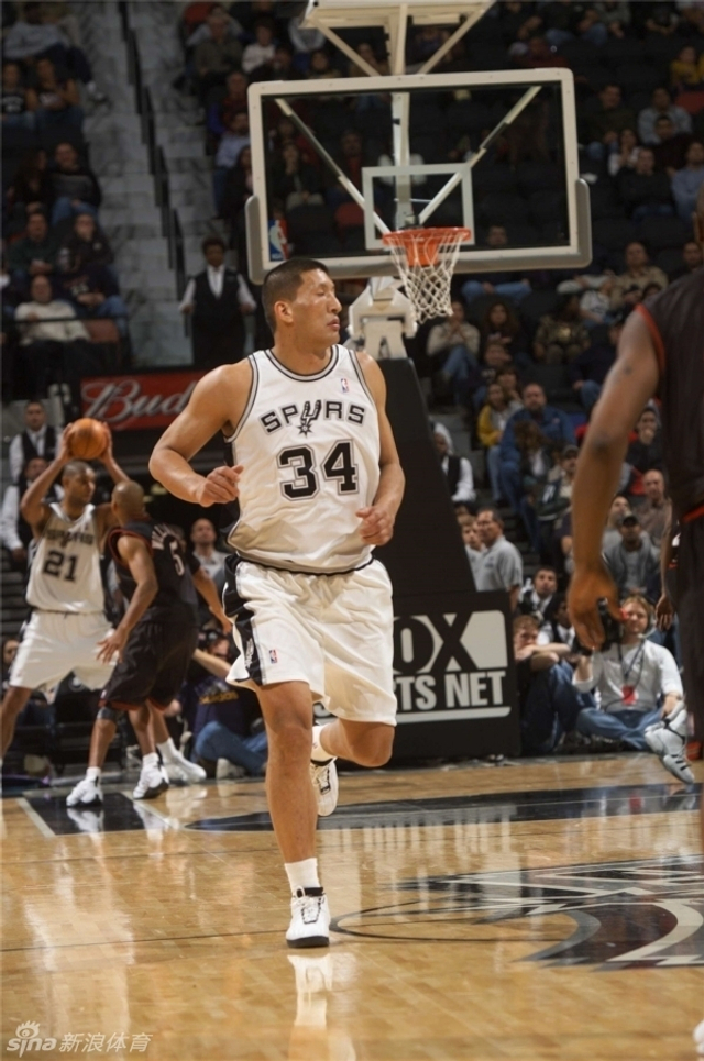 山西队鏖战马刺，王哲林高光表现