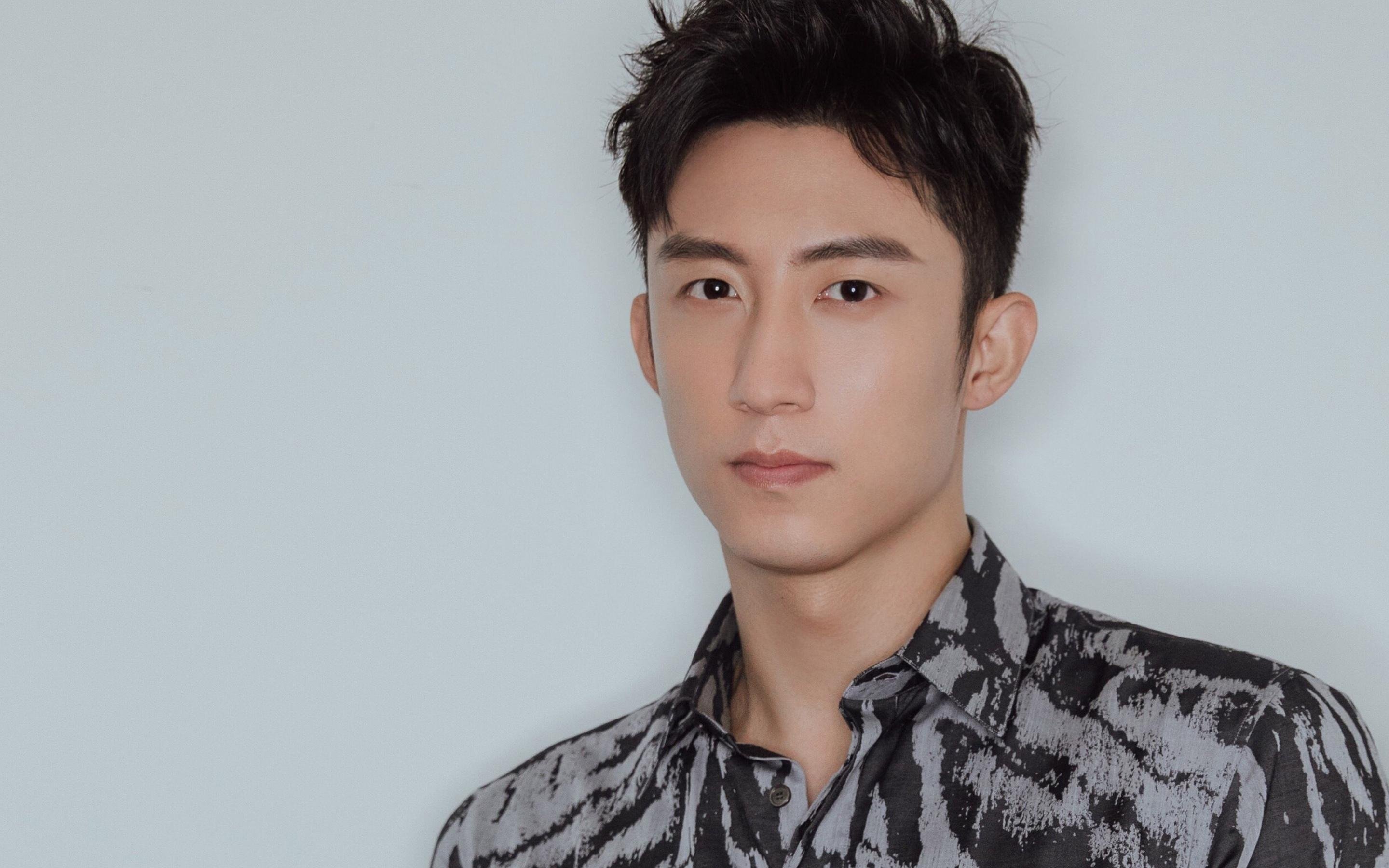 铁血狼群与孤胆枪手，当防守铁壁遇上终场独舞